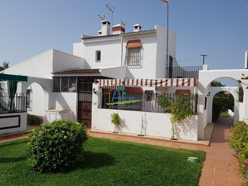 Casa adosada en venda a Los Girasoles, Centro - Torre de la Higuera