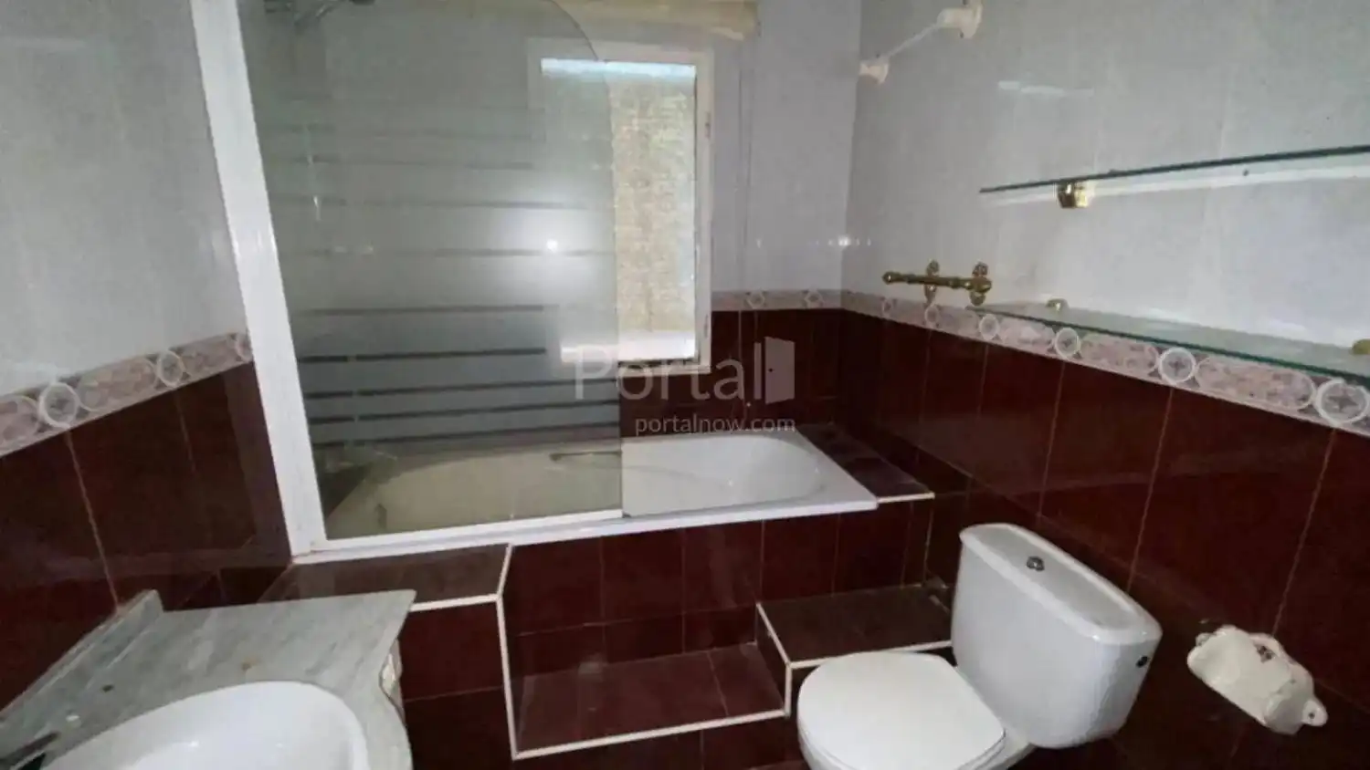Bany de Casa o xalet en venda en Piedrabuena amb Aire condicionat, Calefacció i Jardí privat