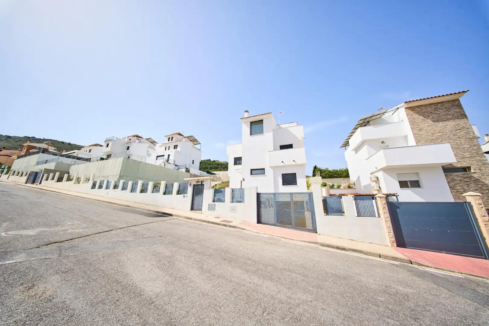 Vista exterior de Casa o chalet en venta en Dílar con Calefacción y Piscina comunitaria
