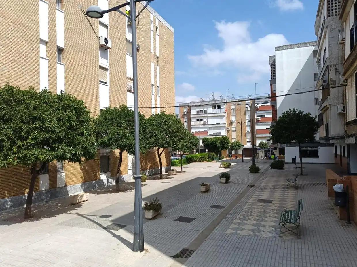 Vista exterior de Pis en venda en Dos Hermanas