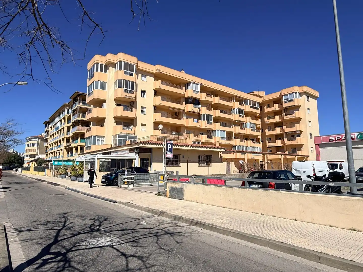 Vista exterior de Estudi en venda en Roses amb Calefacció i Terrassa