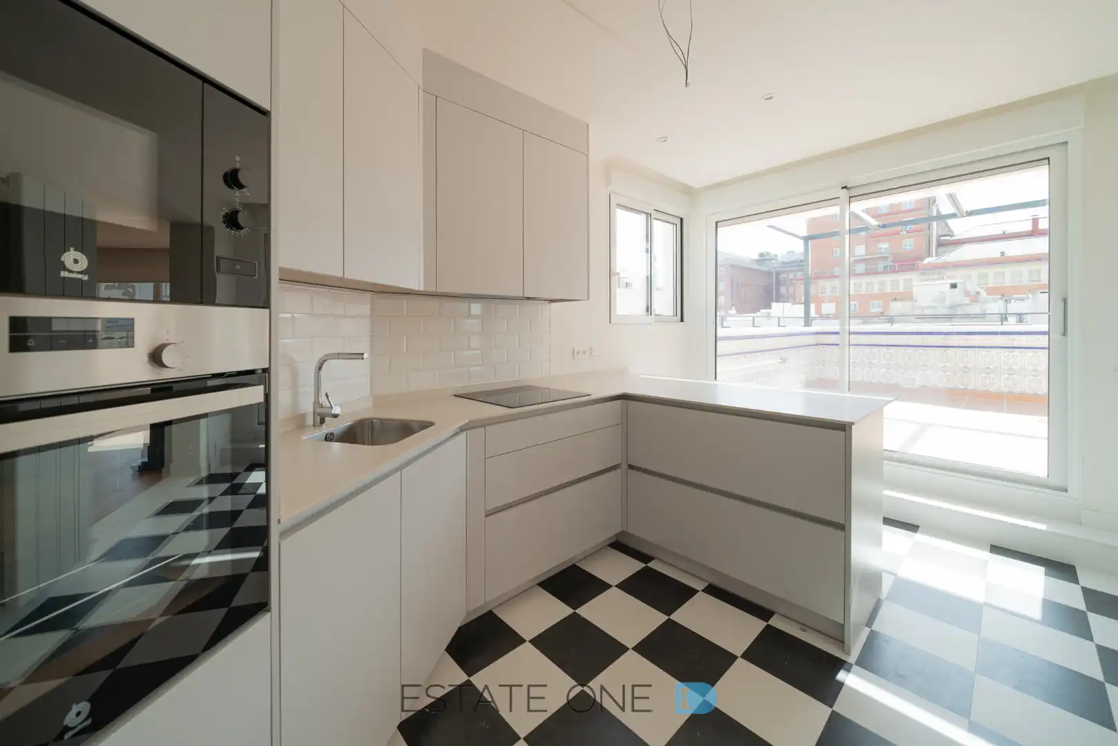 Cuina de Àtic de lloguer en Madrid amb Aire condicionat, Calefacció i Parquet