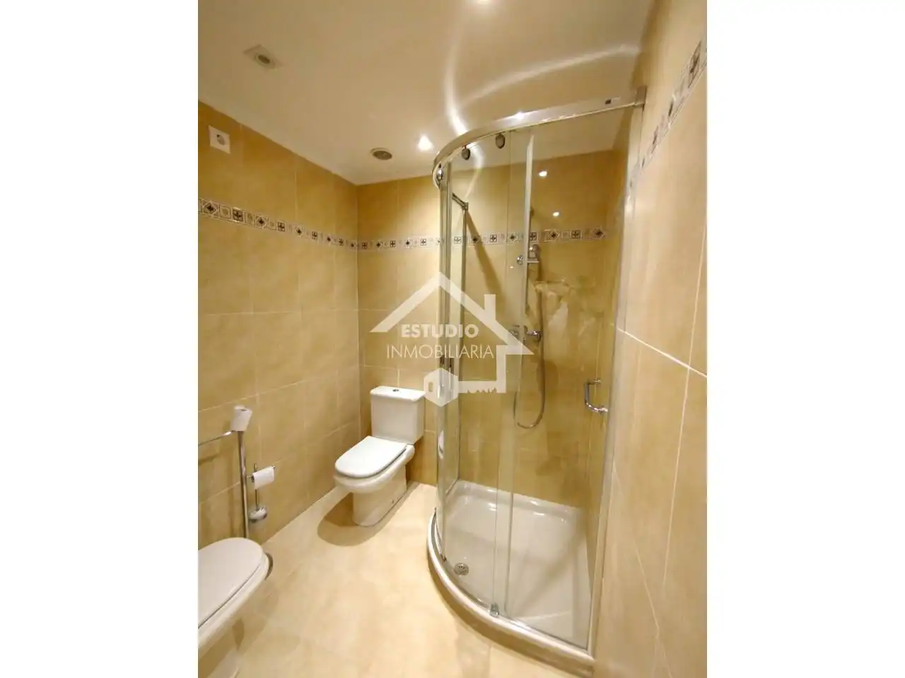 Badezimmer von Wohnung zum Verkauf in Oyón-Oion mit Heizung, Abstellraum und Balkon