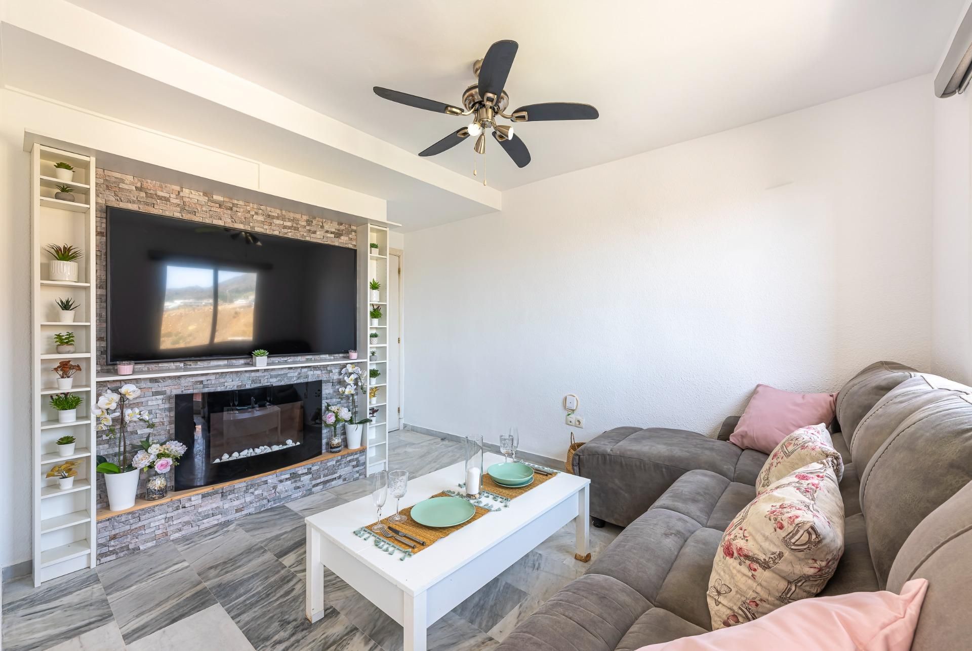 Living room of Apartment for sale in Fuengirola  with Private garden, Terrace and Balcony