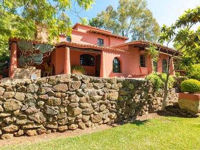 Vista exterior de Casa o xalet en venda en Benahavís amb Terrassa i Piscina