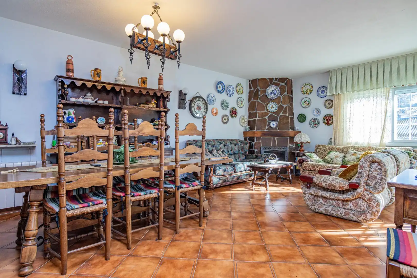 Sala d'estar de Casa o xalet en venda en Miraflores de la Sierra amb Calefacció, Jardí privat i Terrassa