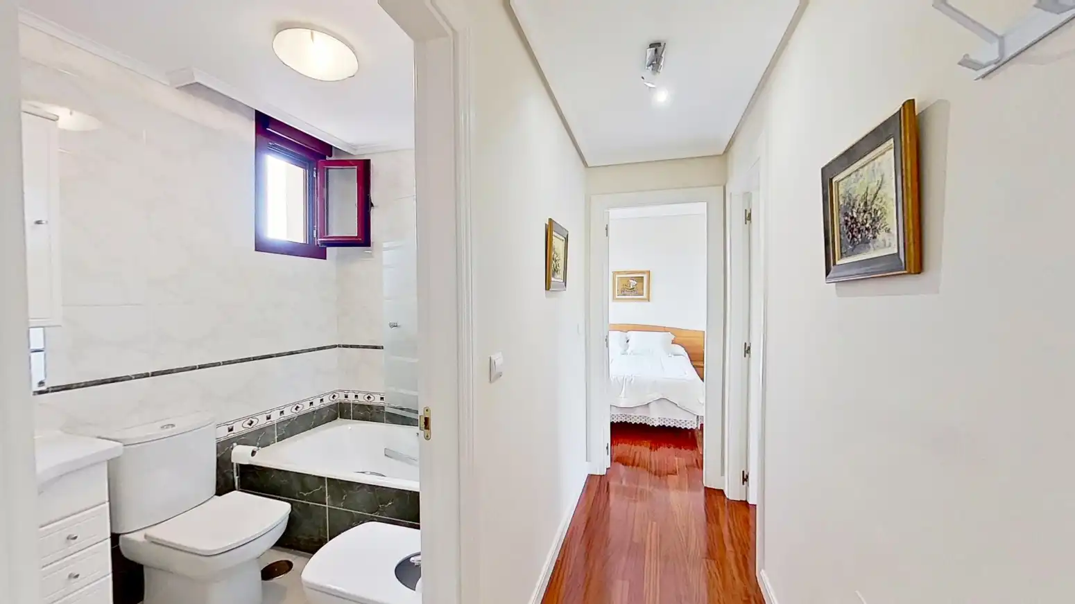 Baño de Ático en venta en Santander con Calefacción, Jardín privado y Parquet