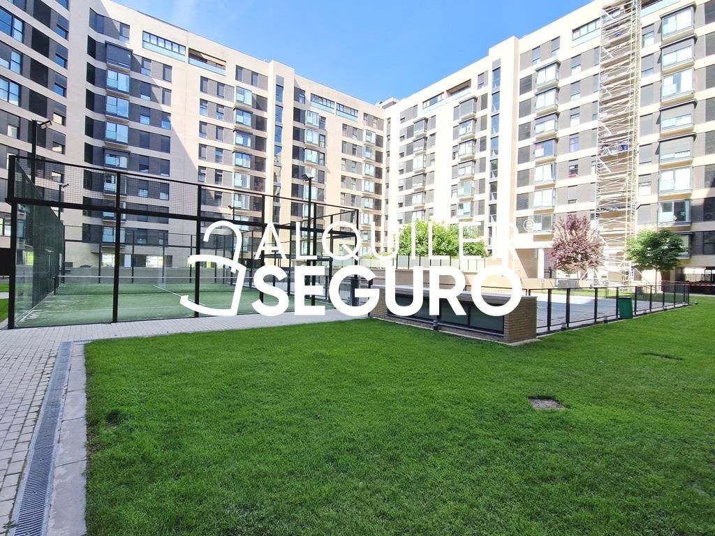Exterior view of Study to rent in  Madrid Capital  with Air Conditioner, Heating and Storage room