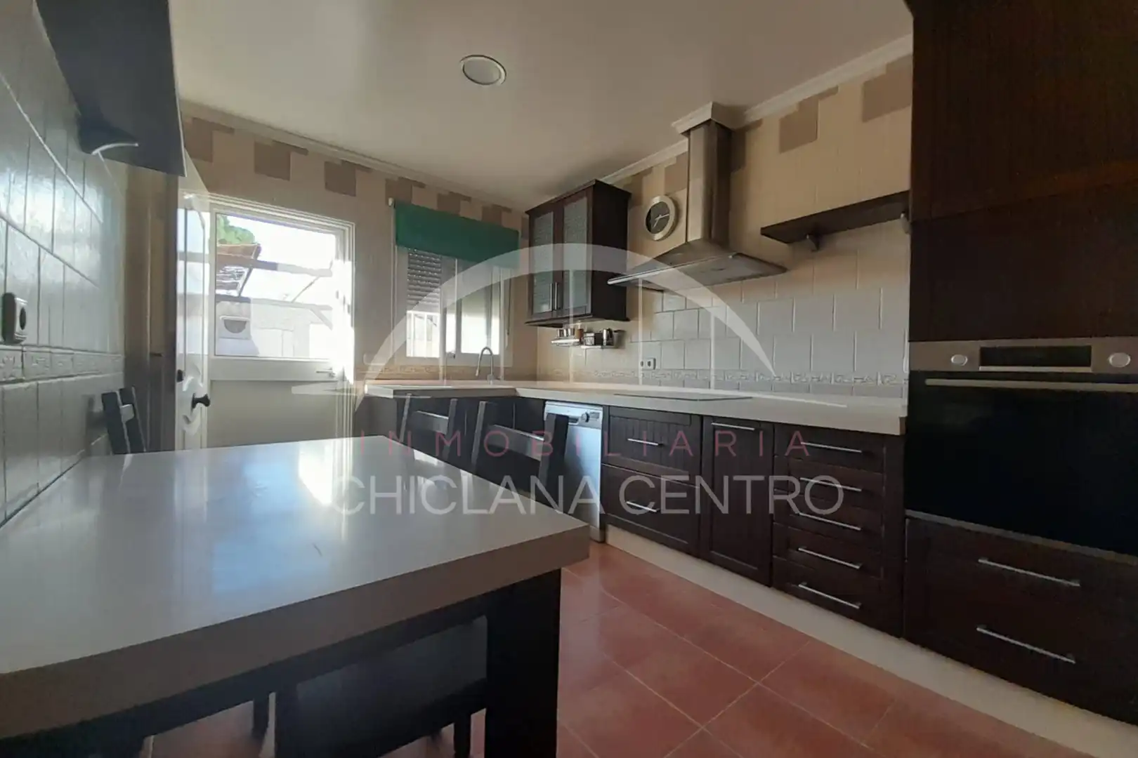 Cuina de Casa o xalet en venda en Chiclana de la Frontera amb Jardí privat, Traster i Piscina