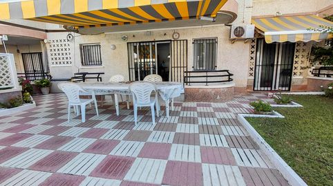 Planta baja con jardín y terraza en venta a pocos metros del mar en Cunit
