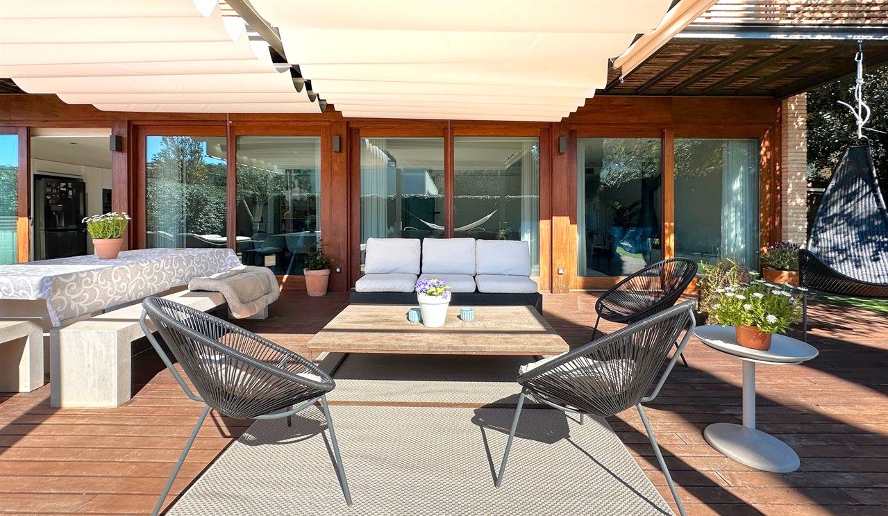 Terrassa de Casa o xalet en venda en Sant Cugat del Vallès amb Aire condicionat, Calefacció i Jardí privat