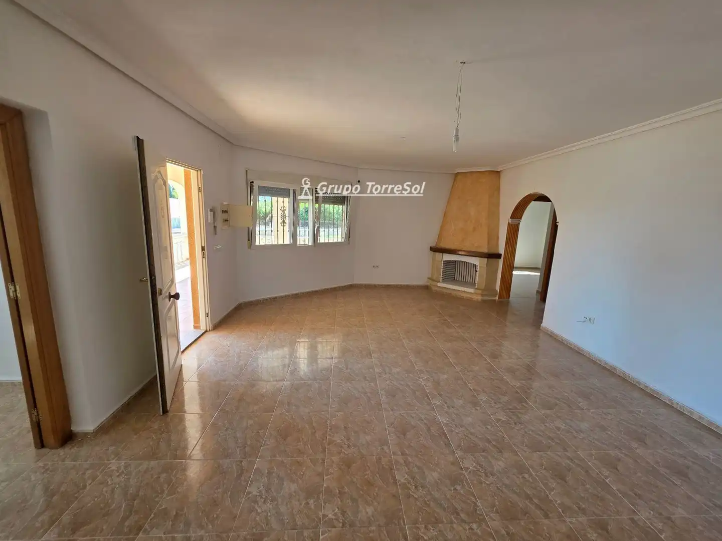 Sala d'estar de Casa o xalet en venda en Catral amb Calefacció, Jardí privat i Terrassa