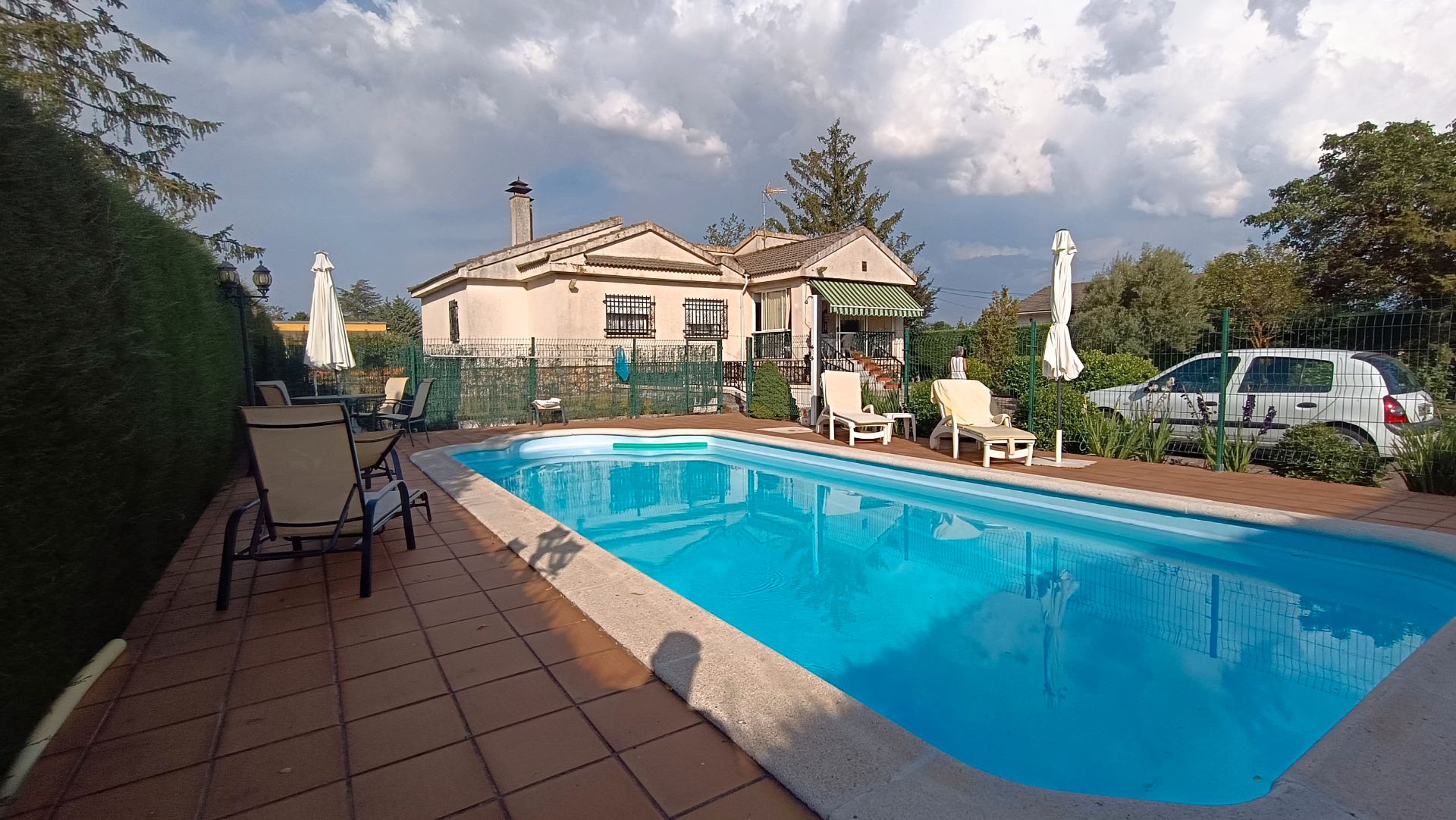 Piscina de Casa o xalet en venda en Castellanos de Villiquera amb Calefacció, Jardí privat i Terrassa
