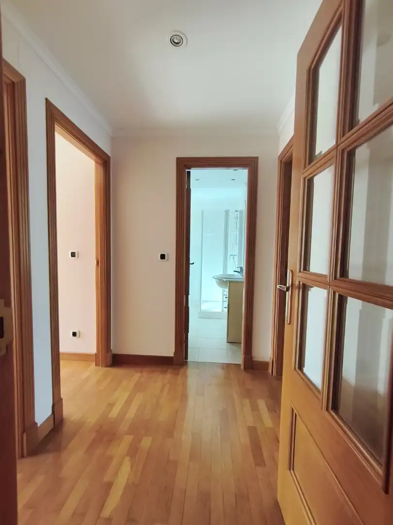 Wohnung zur Miete in A Coruña Capital  mit Heizung, Parkett und Ofen