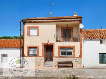 Adossat amb balcó en venda a San pablo