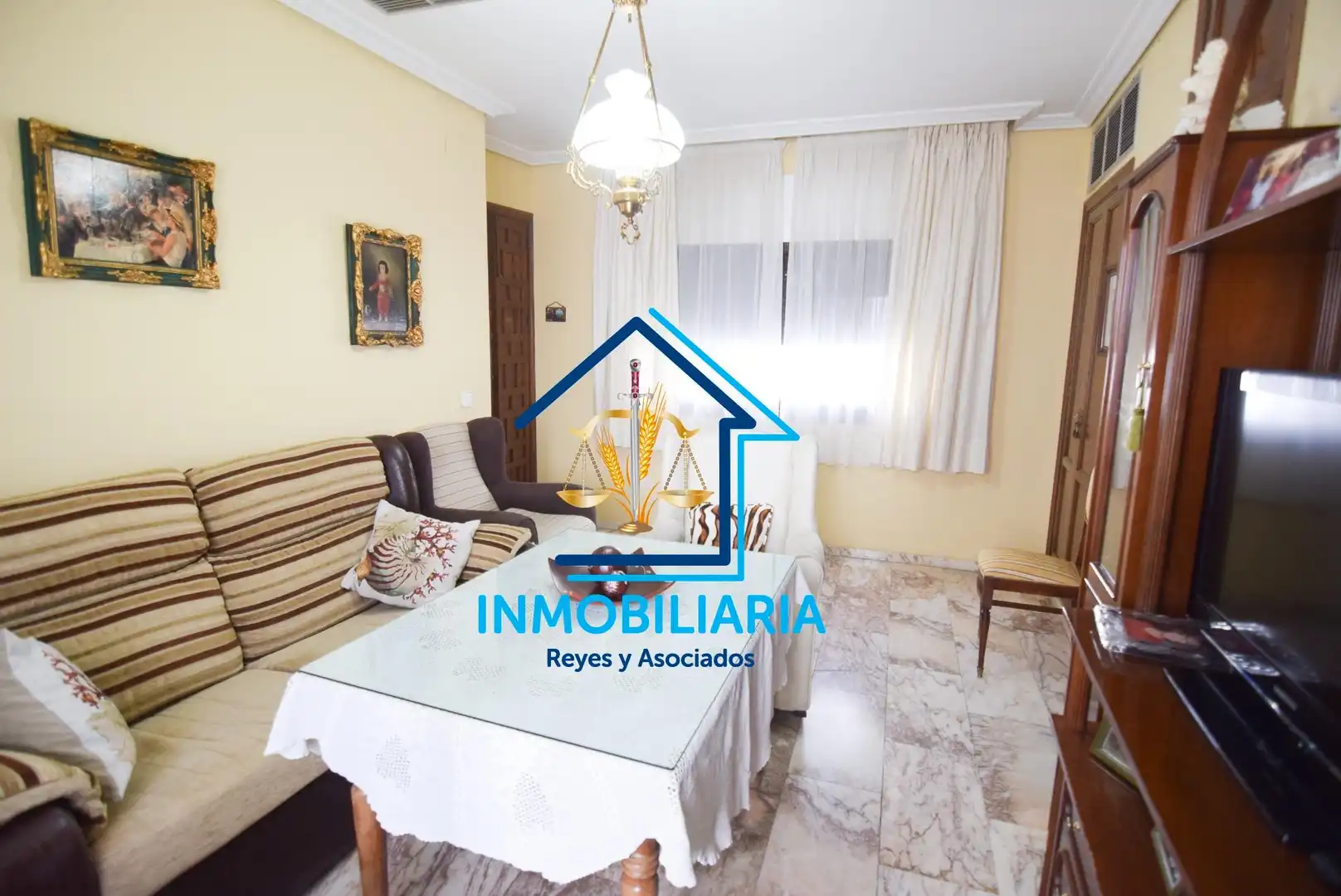 Sala d'estar de Casa o xalet en venda en Córdoba amb Aire condicionat