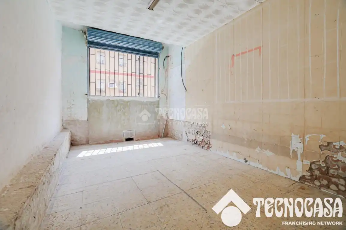Habitación de Local en venta en Badalona