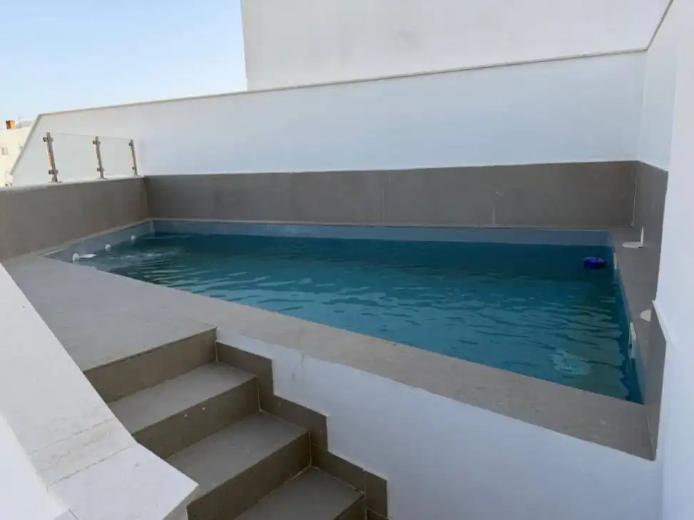 Piscina de Pis de lloguer en Jaén amb Aire condicionat, Calefacció i Moblat