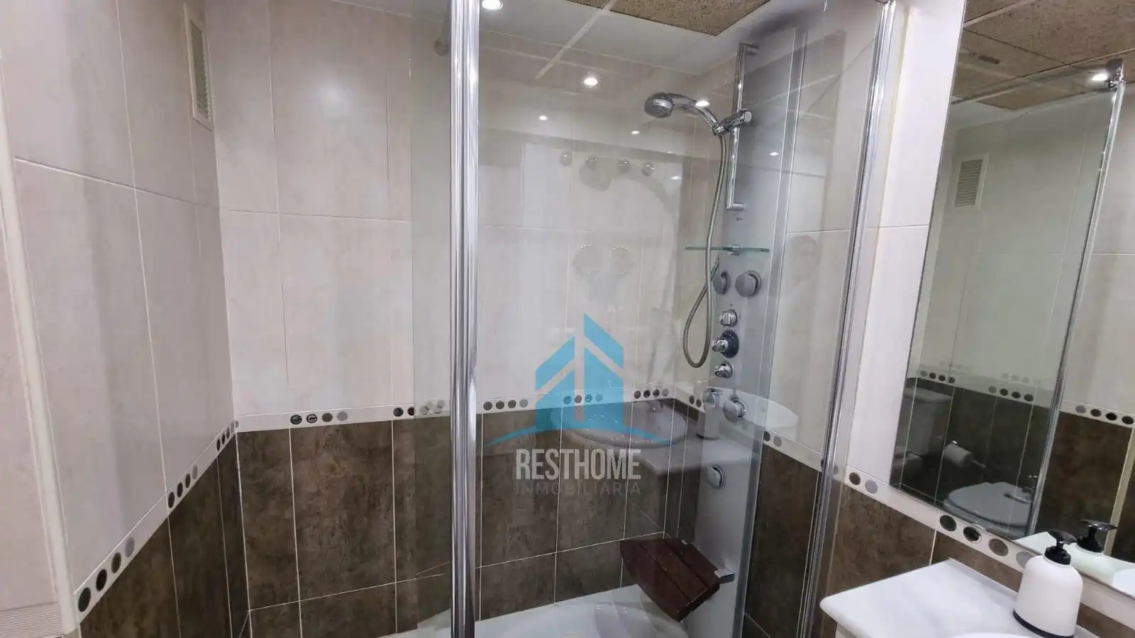 Baño de Dúplex de alquiler en Gandia con Aire acondicionado, Calefacción y Parquet