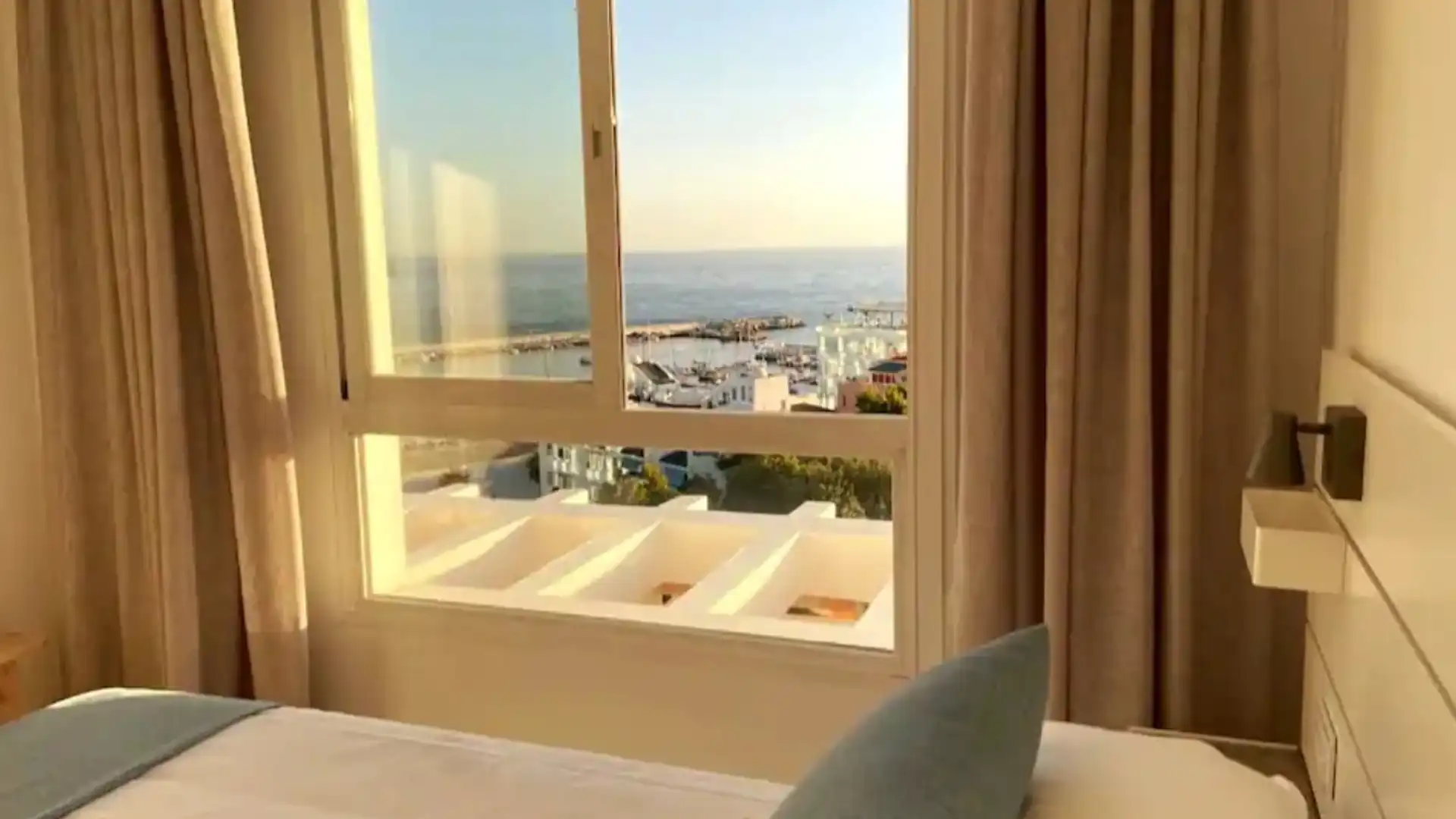 Bedroom of Apartments for rent in Marbella  with Air Conditioner, Heating and Parquet flooring