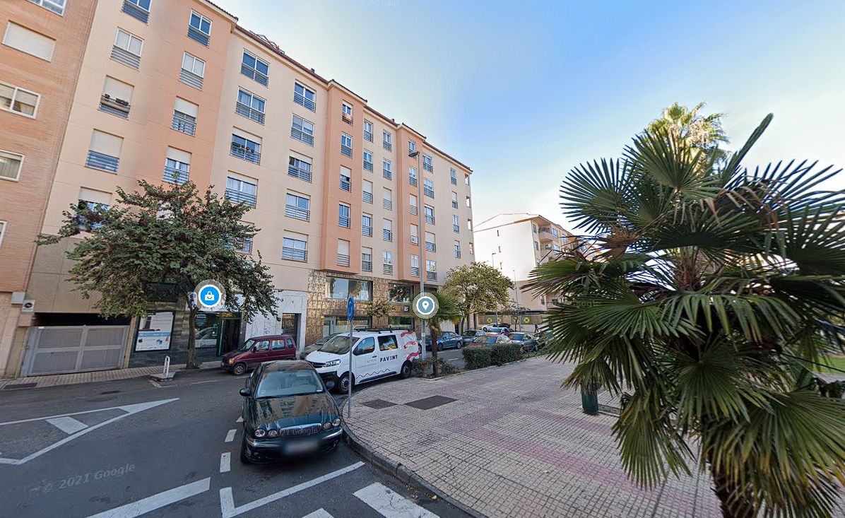 Vista exterior de Piso en venta en Cáceres Capital