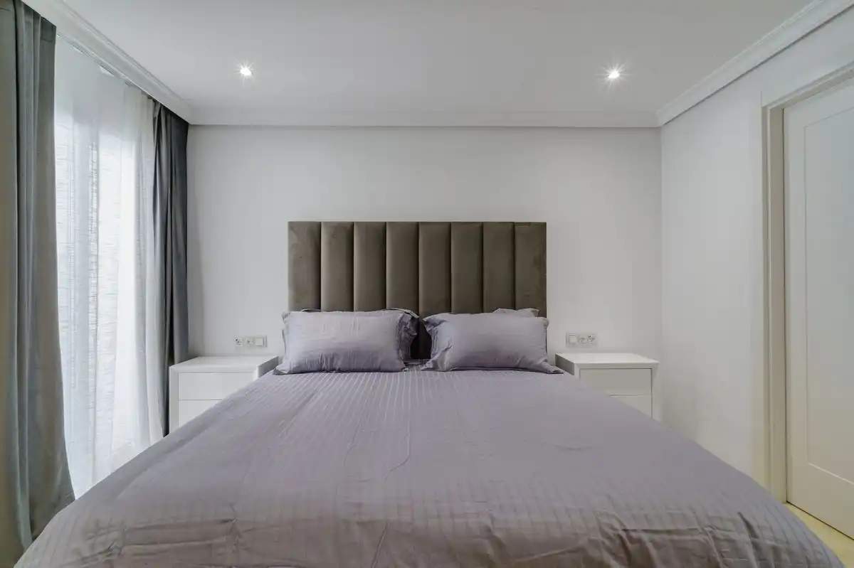Habitación de Planta baja de alquiler en Estepona con Aire acondicionado, Terraza y Piscina comunitaria