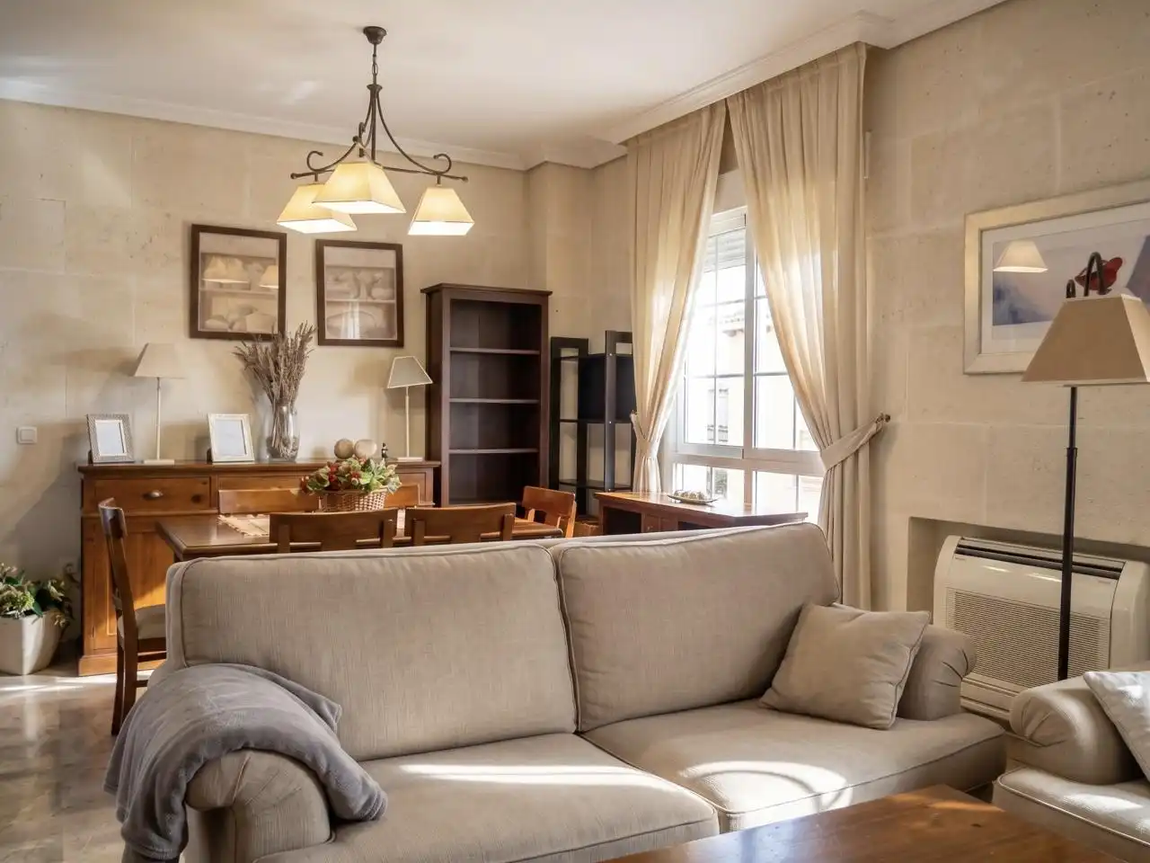 Sala d'estar de Casa o xalet en venda en Montequinto amb Aire condicionat, Jardí privat i Terrassa