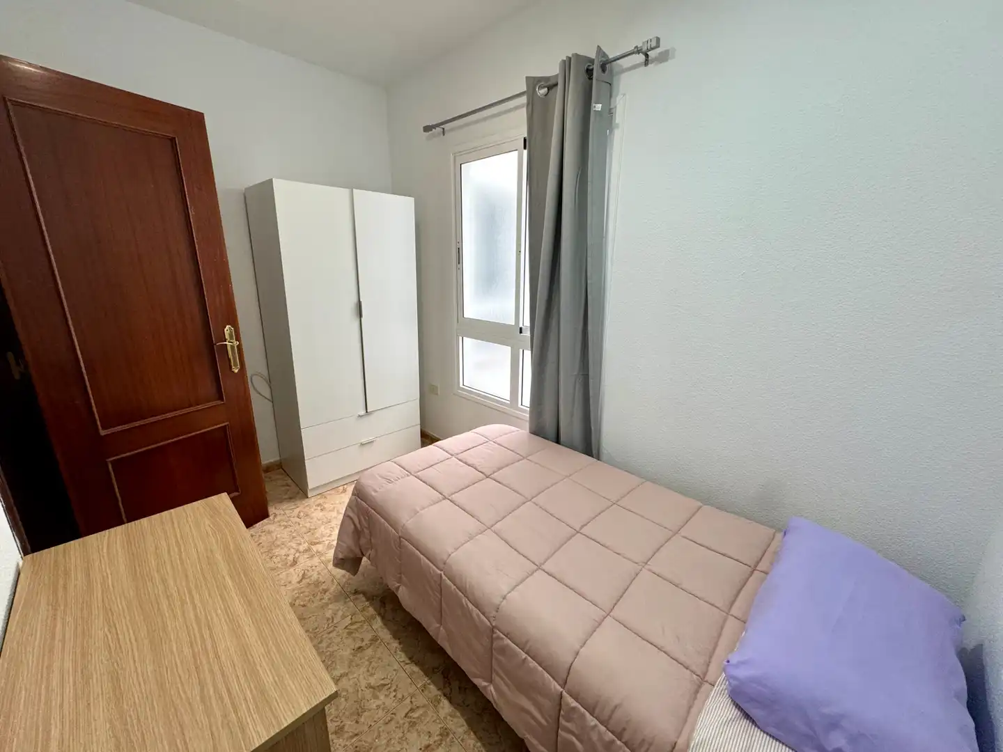 Habitación de Piso de alquiler en San Cristóbal de la Laguna con Trastero, Amueblado y Lavadora
