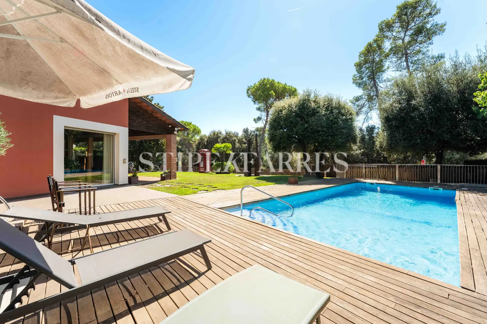 Vista exterior de Casa o xalet en venda en Barcelona amb Aire condicionat, Calefacció i Jardí privat