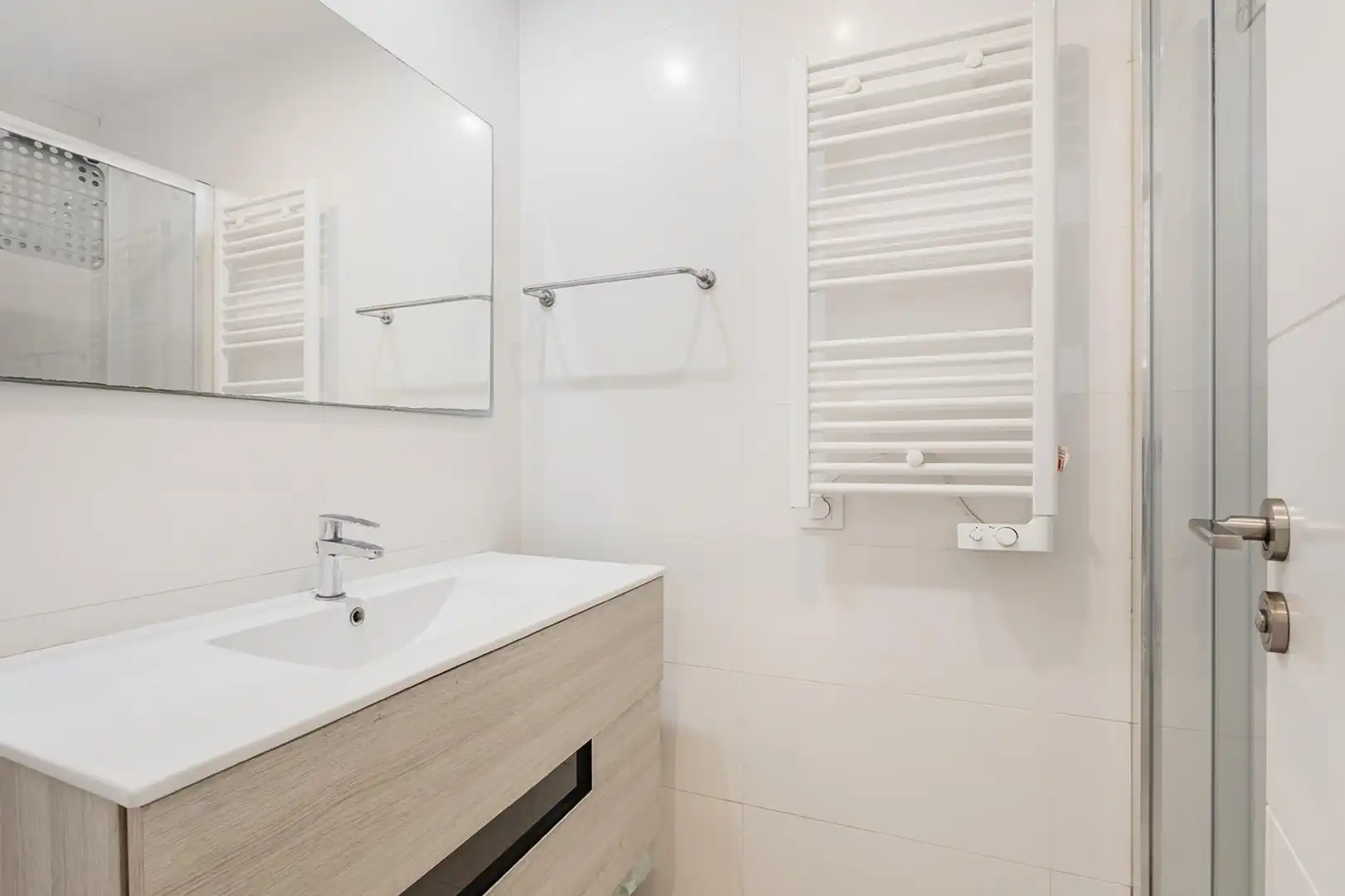 Bathroom of Flat for sale in Barcelona  with Heating and Balcony