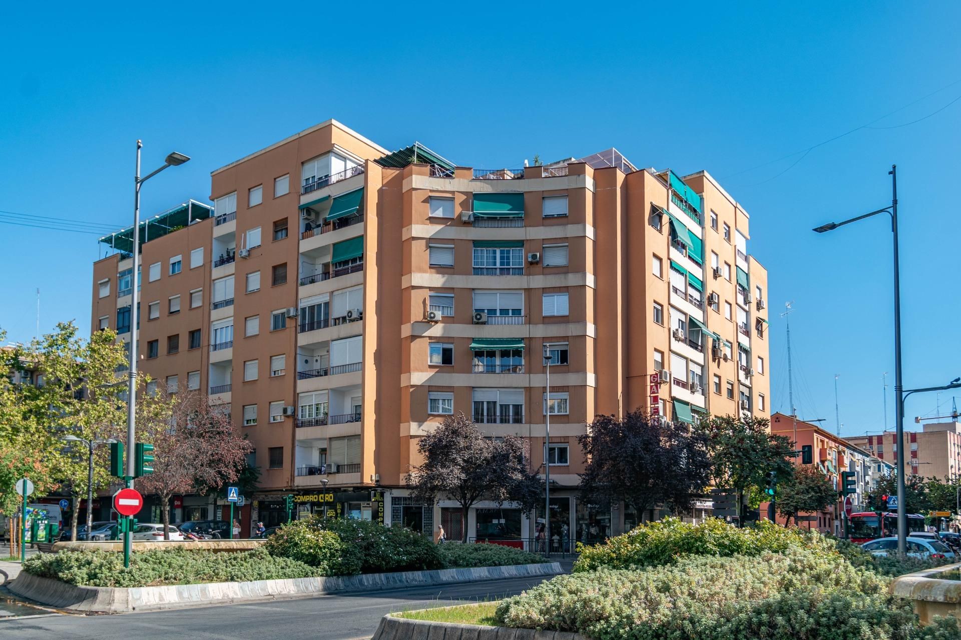 Exterior view of Flat for sale in  Granada Capital