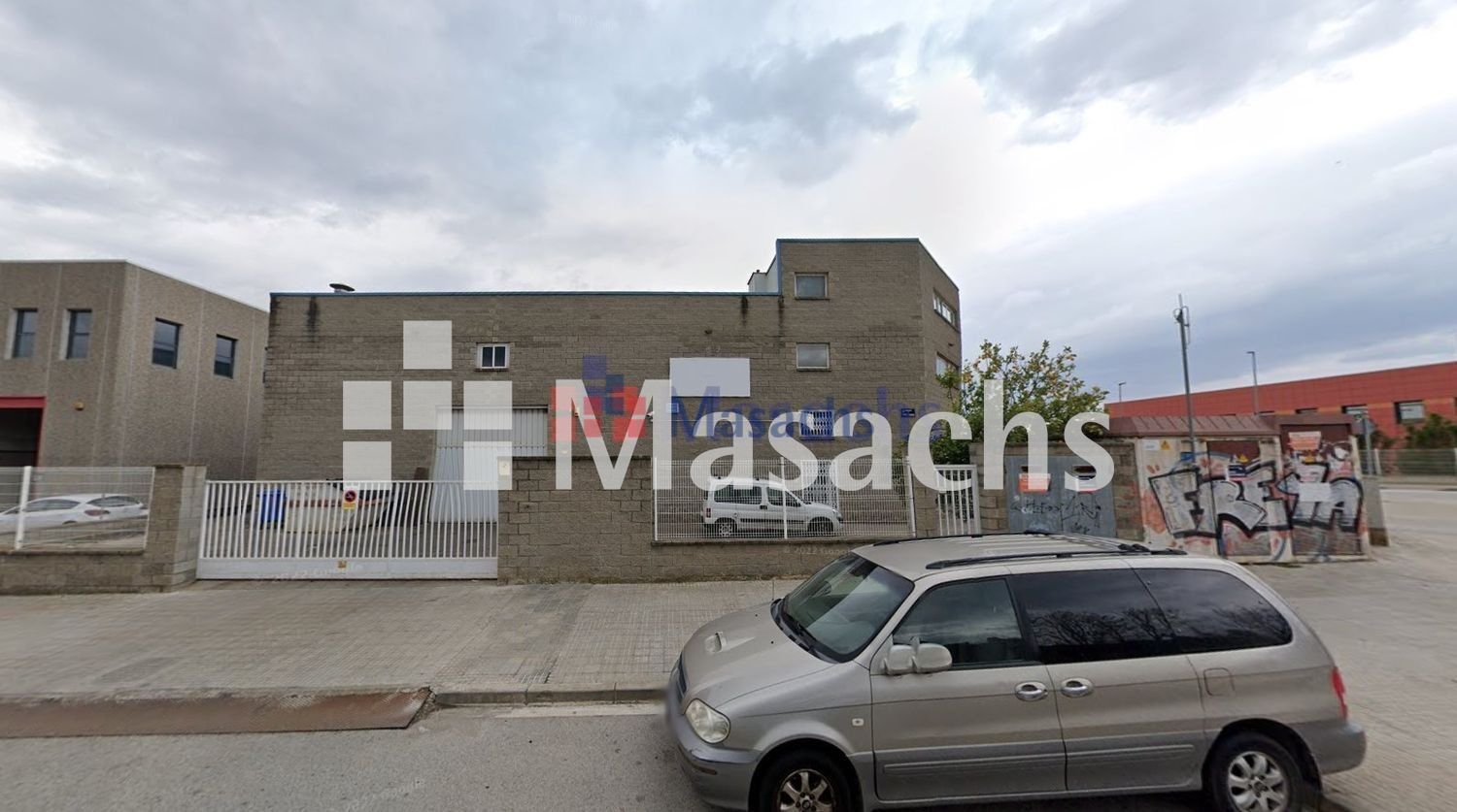 Vista exterior de Nau industrial en venda en Terrassa