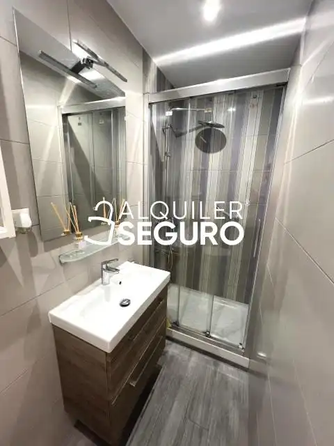 Badezimmer von Wohnung zur Miete in Leganés mit Heizung, Terrasse und Möbliert