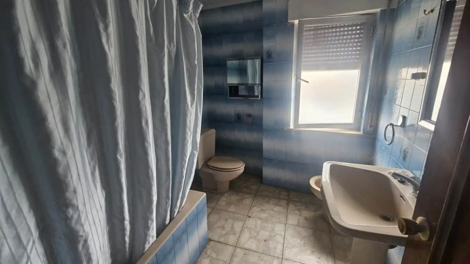 Bathroom of Houses for sale in Vega de Tirados  with Storage room and Balcony