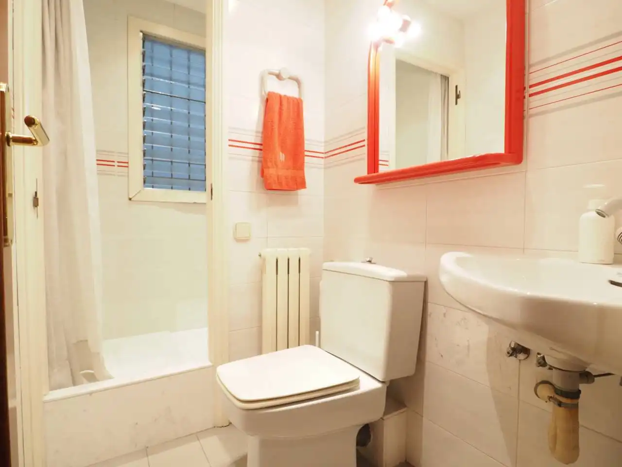 Badezimmer von Wohnung zum Verkauf in Granollers mit Heizung, Parkett und Terrasse