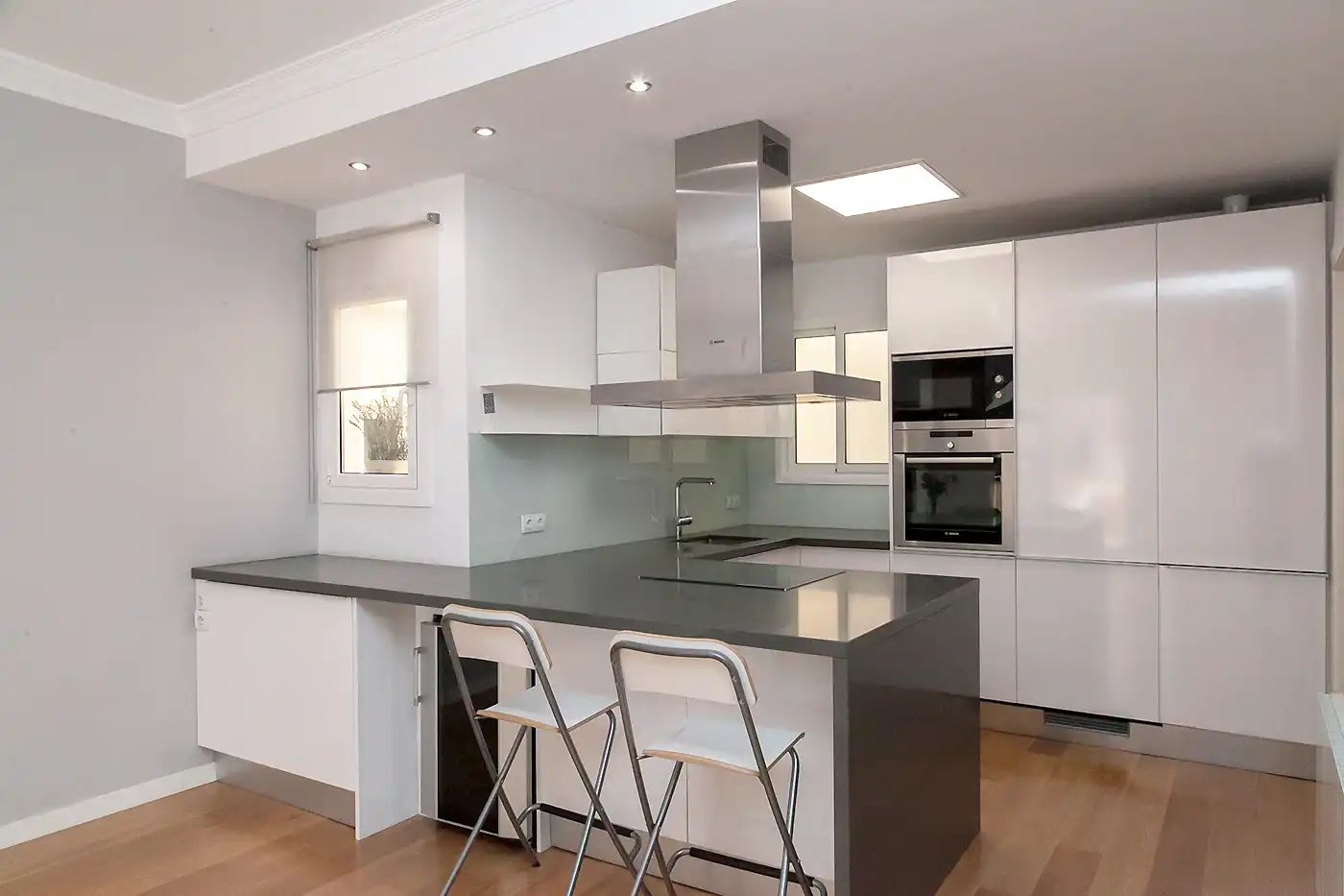 Küche von Wohnung zum Verkauf in Barcelona mit Klimaanlage, Heizung und Terrasse