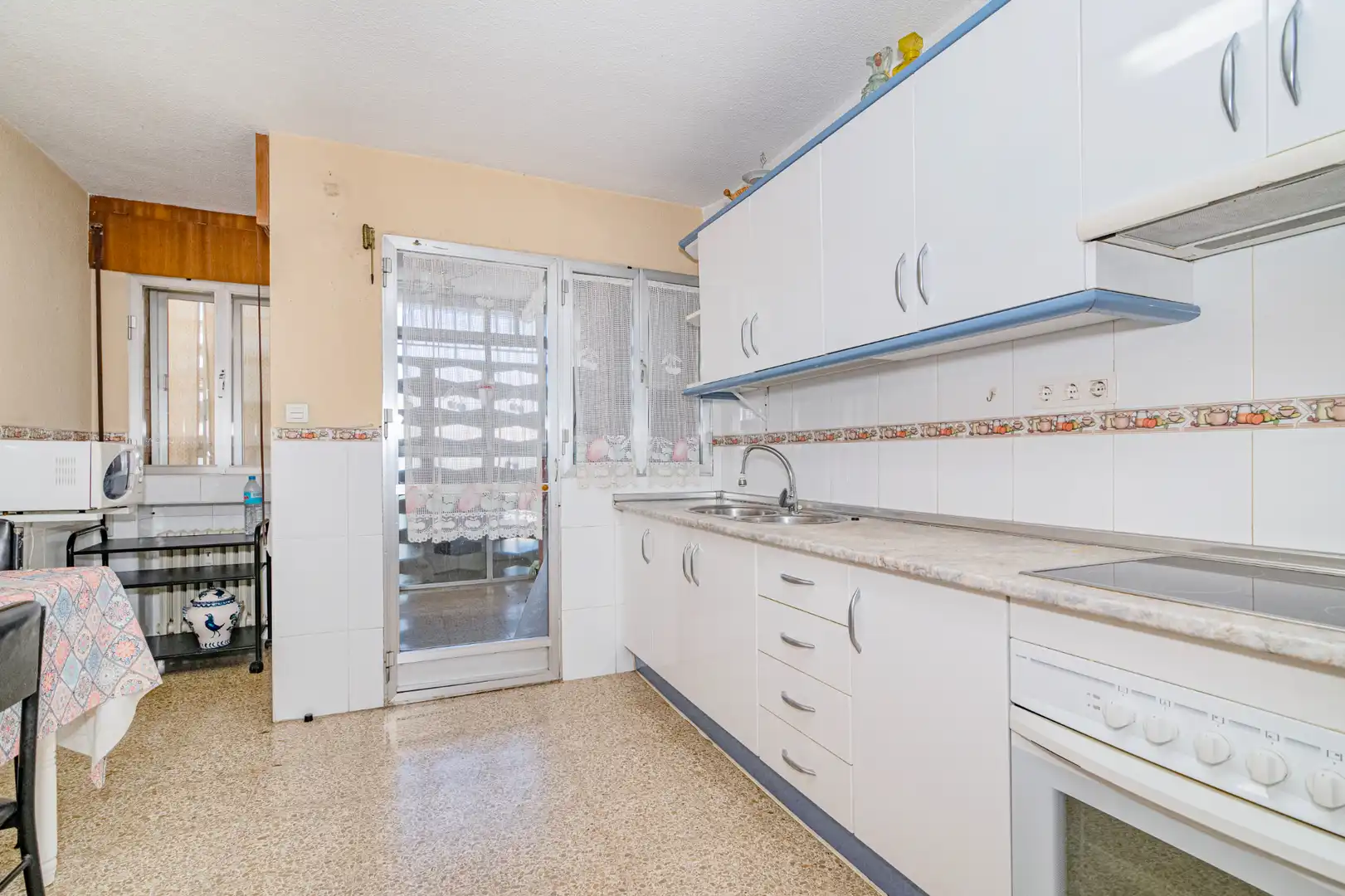 Kitchen of Flat for sale in Granada  with Terrace, Storage room and Balcony
