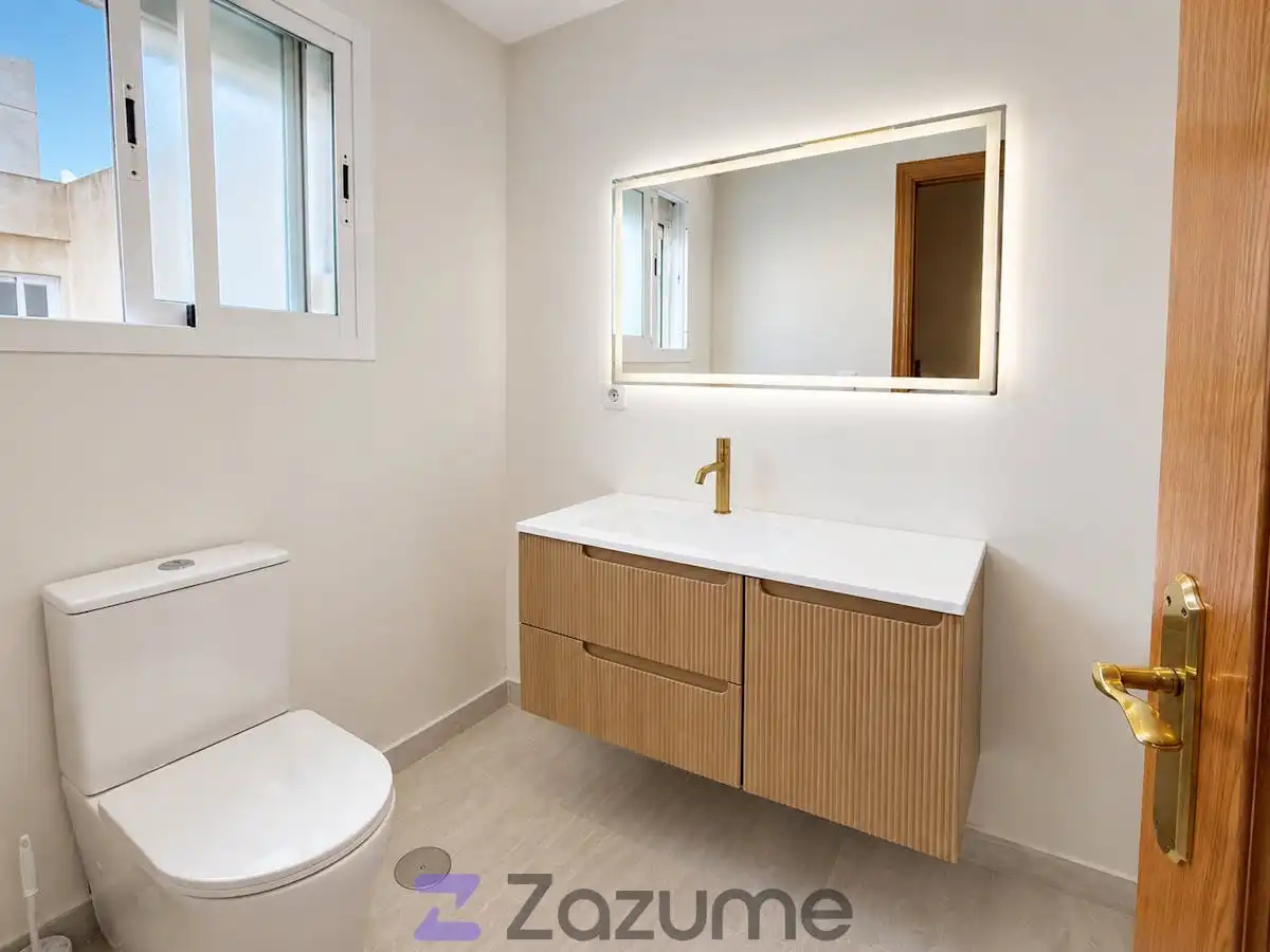 Badezimmer von Dachboden zur Miete in Málaga mit Klimaanlage, Heizung und Privatgarten