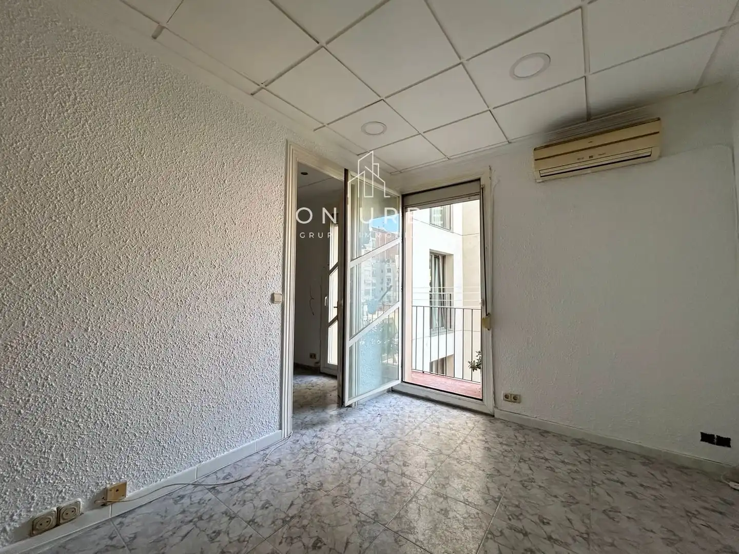 Habitación de Piso en venta en Barcelona con Aire acondicionado y Terraza