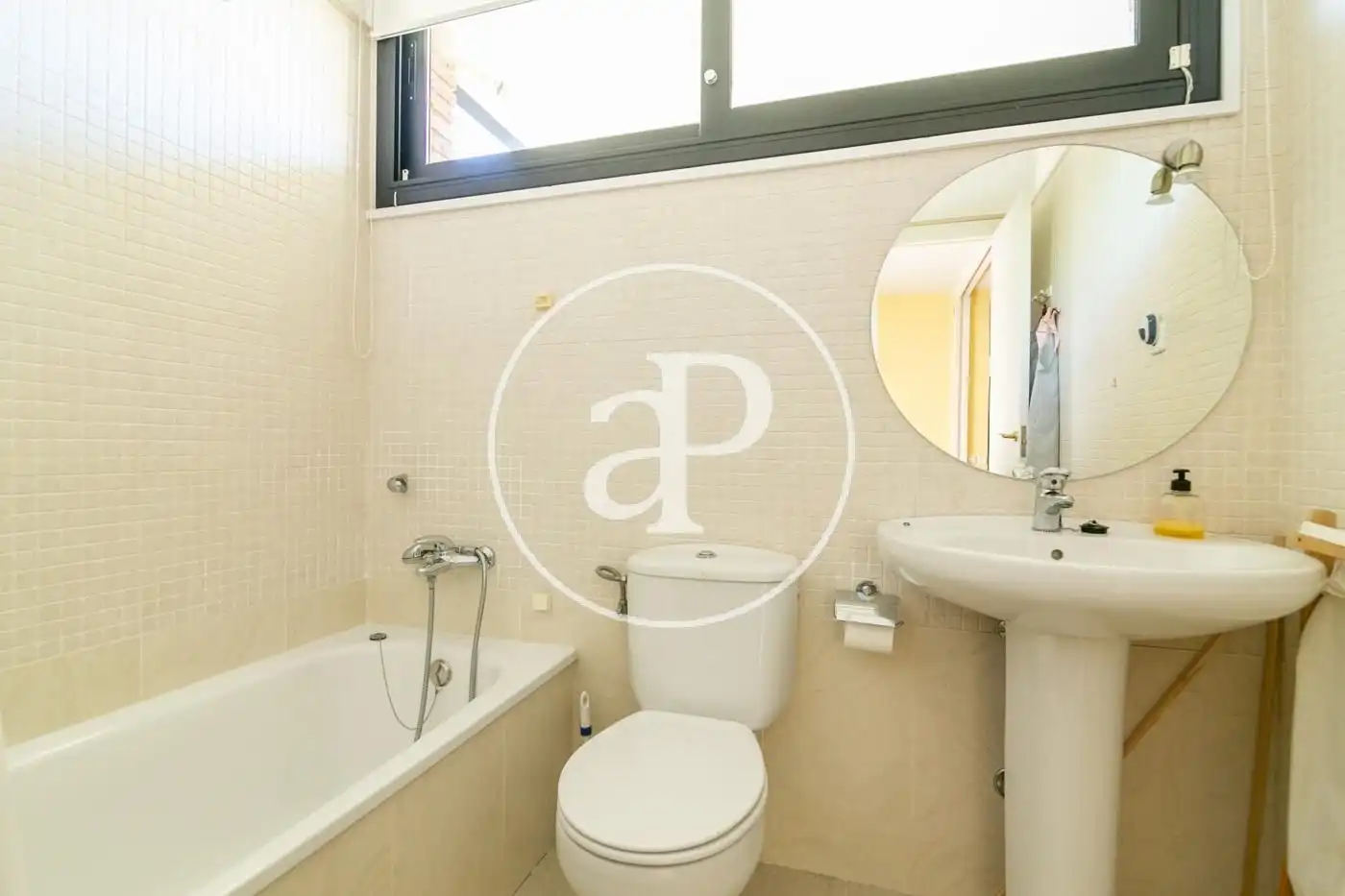 Bathroom of Houses for sale in Sant Just Desvern  with Air Conditioner, Heating and Private garden