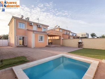 Villa con piscina in vendita a Calle Calle Venus