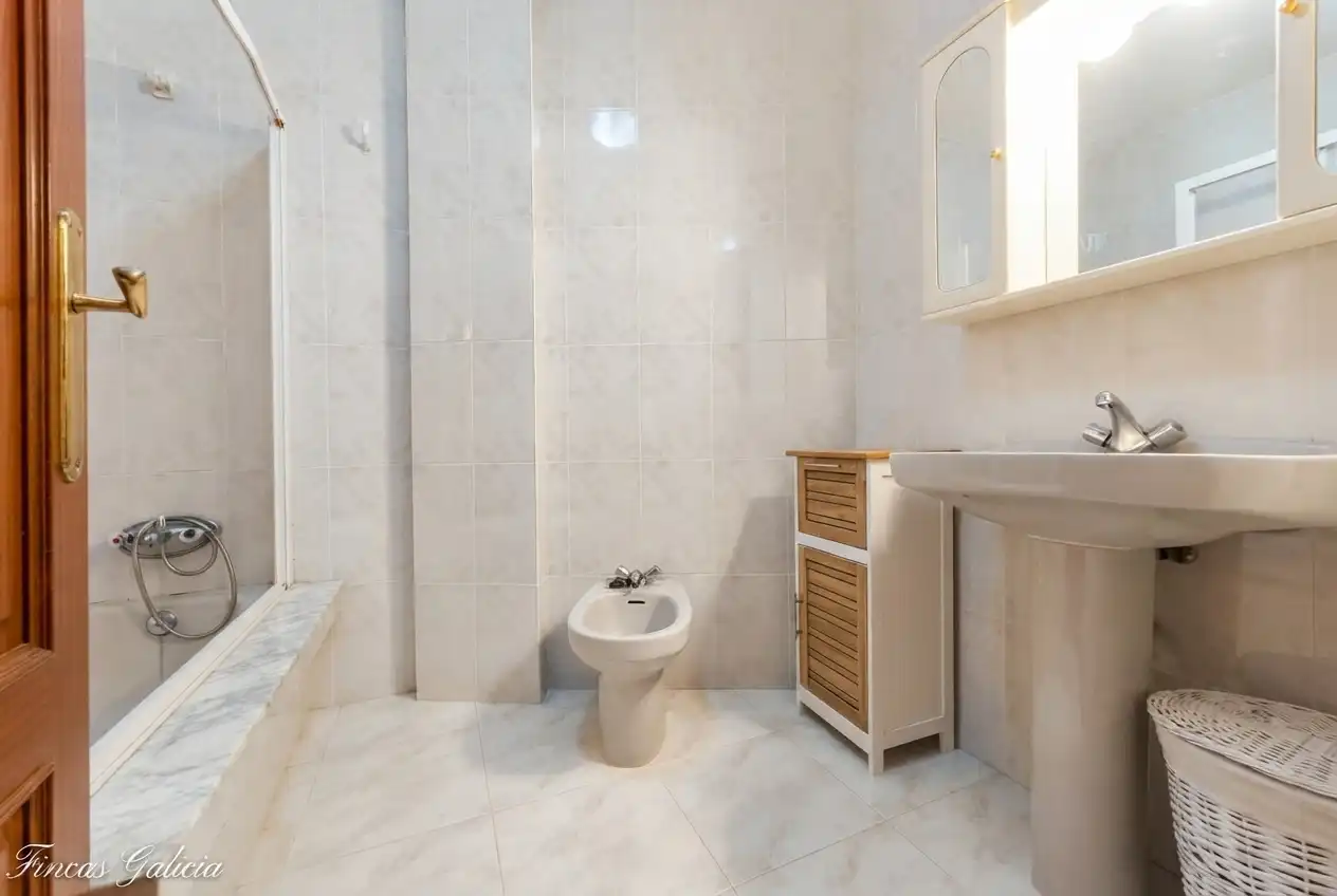 Bathroom of Flat for sale in Verín  with Heating, Terrace and Furnished