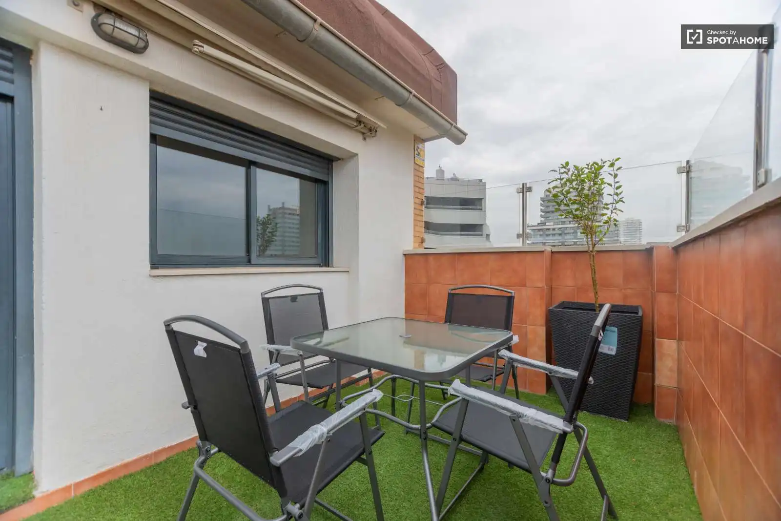 Terrace of Apartments for share in Valencia  with Air Conditioner, Terrace and Furnished