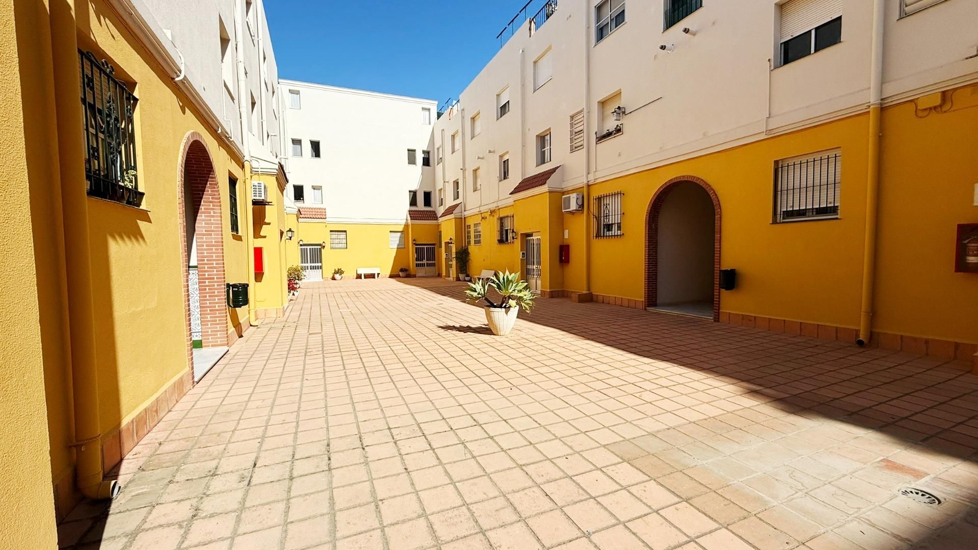 Vista exterior de Piso en venta en Chiclana de la Frontera con Terraza