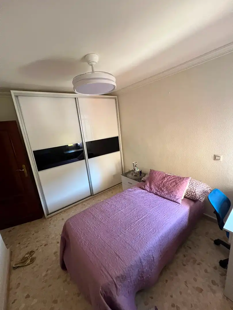 Bedroom of Flat for rent in Sevilla  with Heating, Furnished and Washing machine