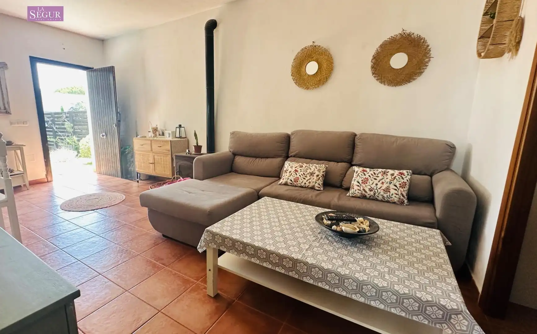 Sala d'estar de Casa o xalet en venda en Barbate amb Jardí privat, Terrassa i Moblat