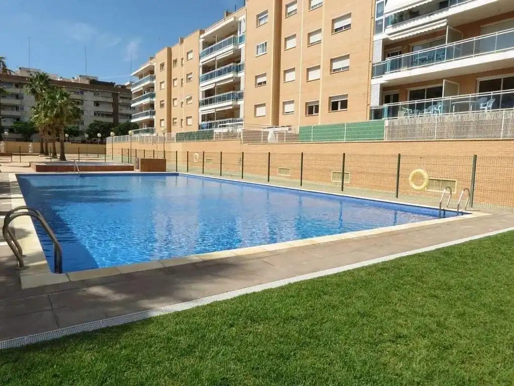 Schwimmbecken von Wohnung zum Verkauf in Reus mit Klimaanlage, Heizung und Parkett