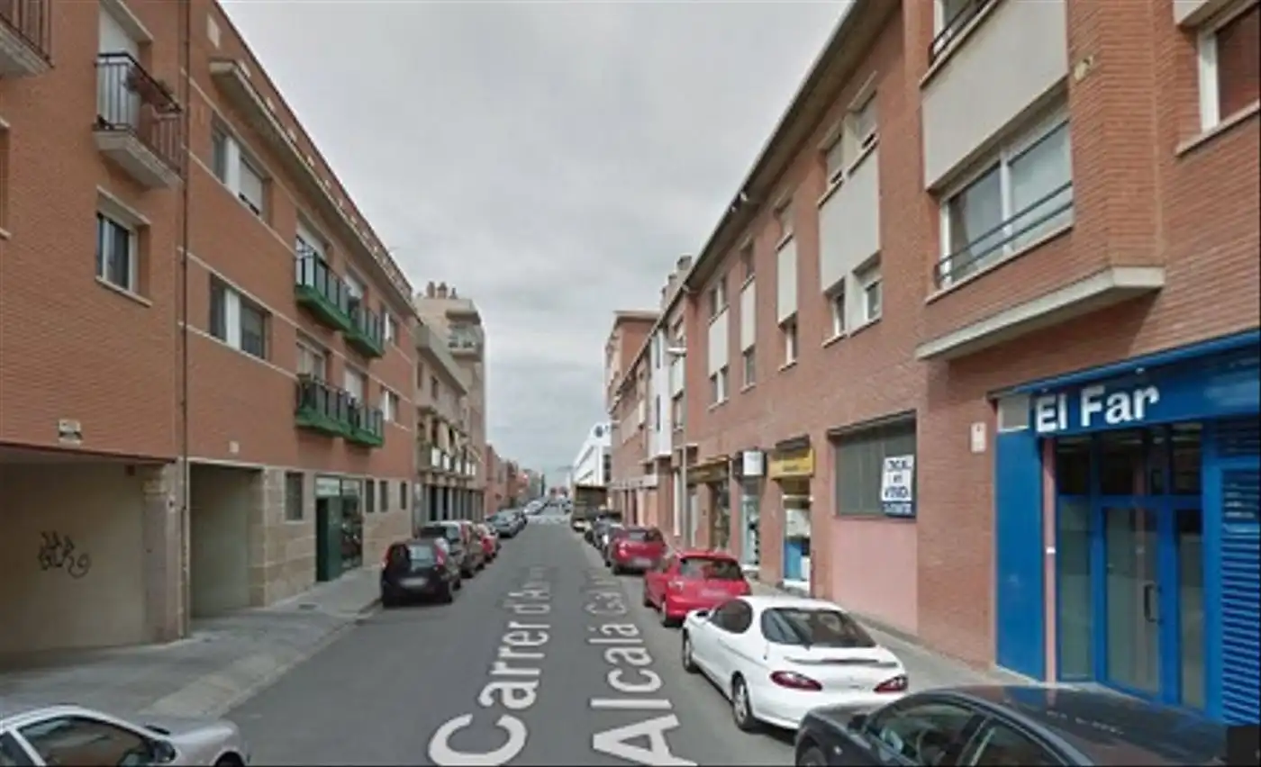 Außenansicht von Garage zur Miete in Cornellà de Llobregat