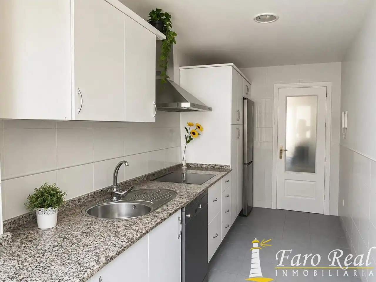Cuina de Apartament en venda en Sanlúcar de Barrameda amb Traster i Moblat
