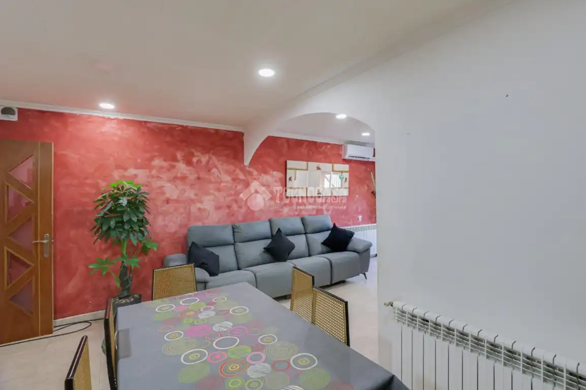 Sala d'estar de Casa adosada en venda en Terrassa amb Aire condicionat, Calefacció i Terrassa